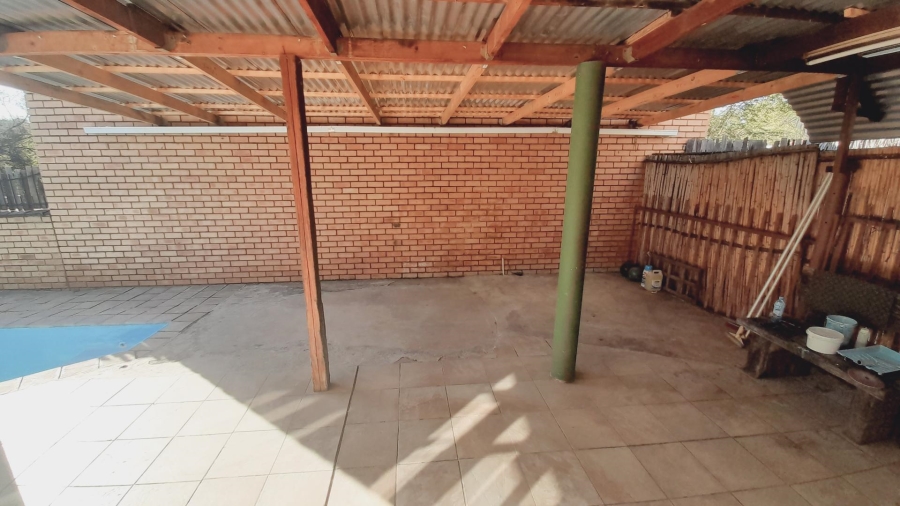 5 Bedroom Property for Sale in Ifafi North West